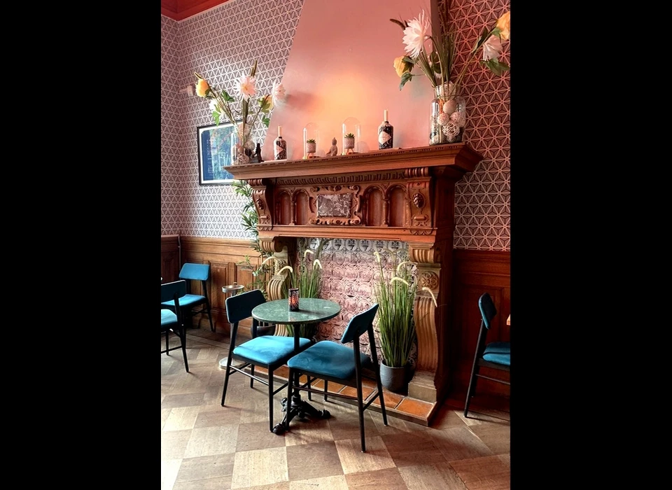 Nes 104 interieur restaurant Adam-Siam in voormalige monsterzaal (2016)