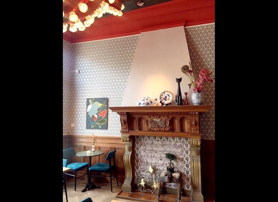 Nes 104 interieur restaurant Adam-Siam in voormalige monsterzaal (2016)