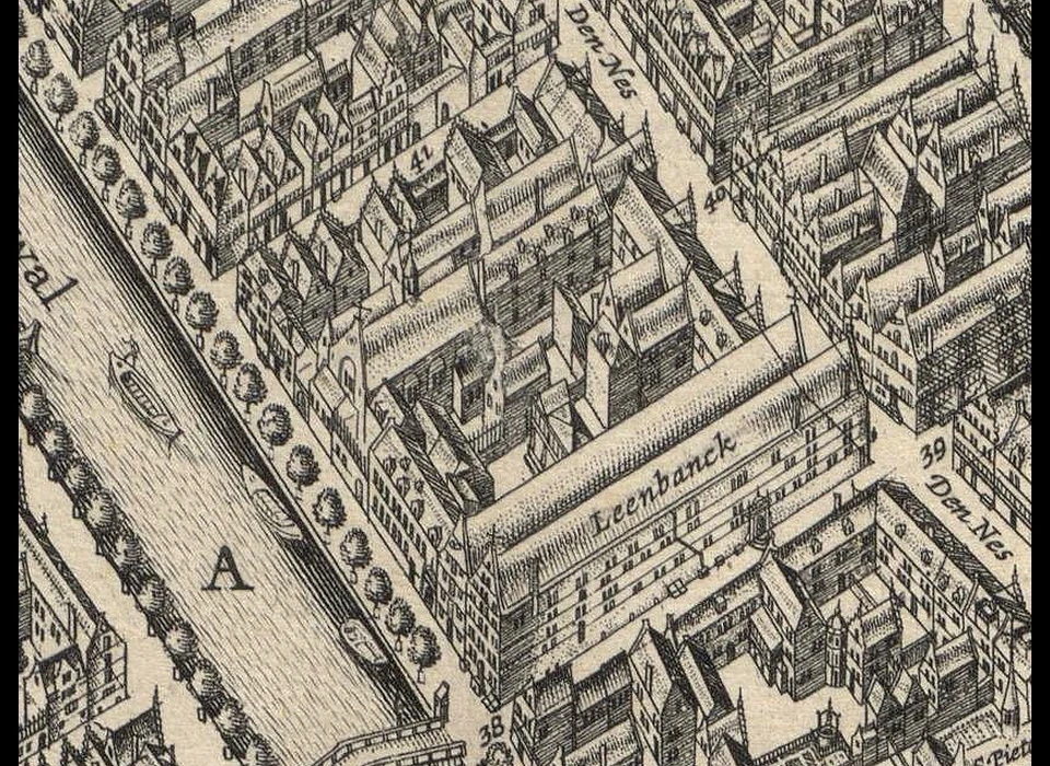 Op de plattegrond van Van Berckenrode is het dan al als Bank van Lening in gebruik genomen turfpakhuis afgebeeld tegen de noordelijke bebouwing van het Sint Maria Magdalenaklooster (1625)