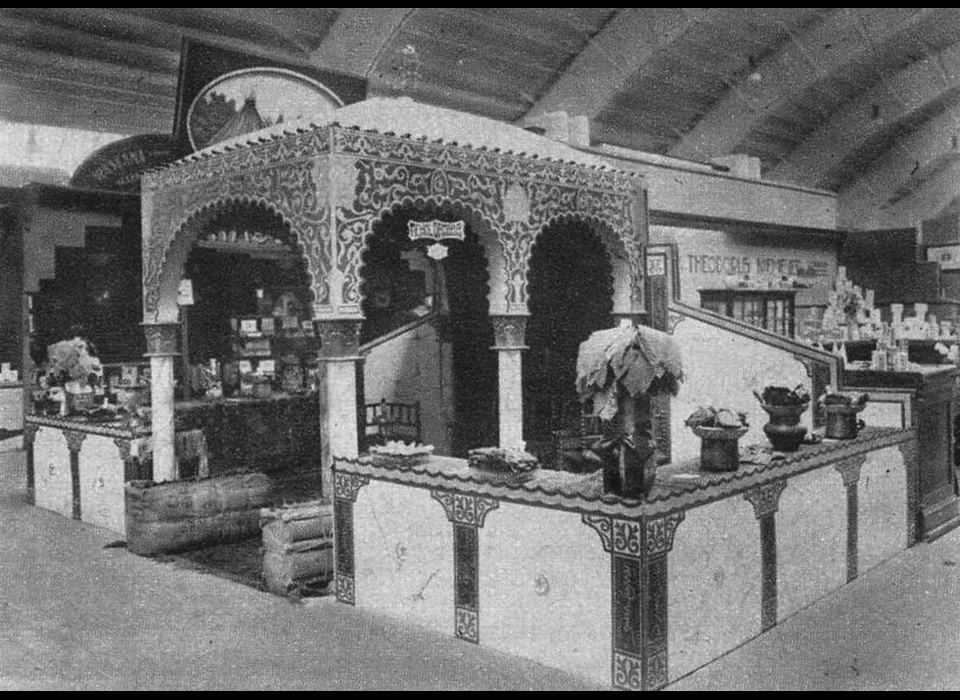 Ferdinand Bolstraat Tabakstentoonstelling in de RAI stand Mehmed Amara importeur van Turkse tabakken (1924)