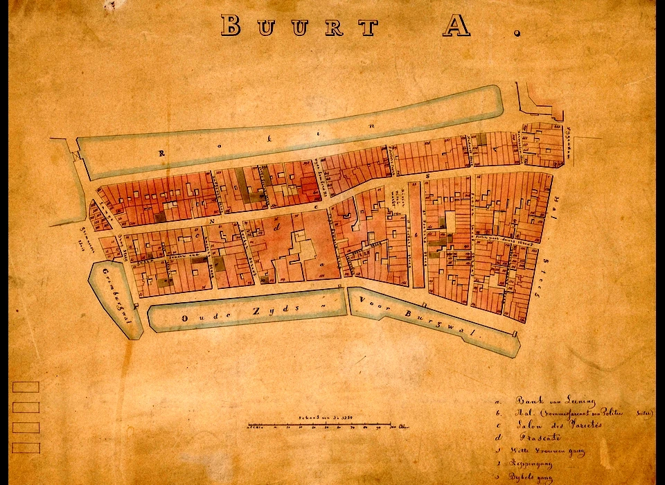 Op de plattegrond van Buurt A uit 1850 (de Nes ligt tussen de twee grachten) is de dan geldende huisnummering weergegeven.