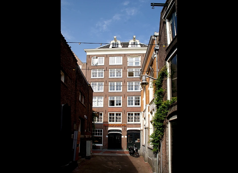 Nes 100 vanuit Sint Barberenstraat (2021)