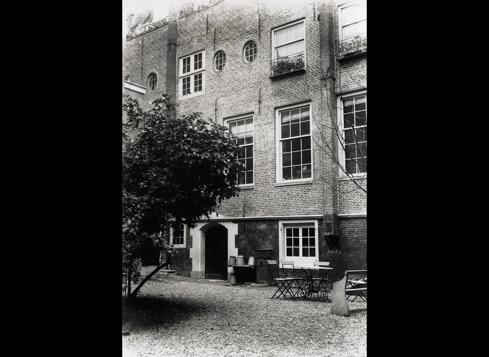Oudezijds Voorburgwal 300 Bank van Lening binnenplaats (ca.1910)