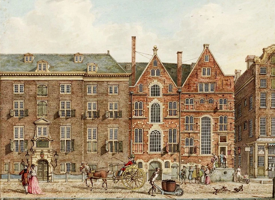 Oudezijds Voorburgwal 300 Het middelste pand werd in 1616 bijgekocht voor de uitbreiding van de Bank van Lening (1760)