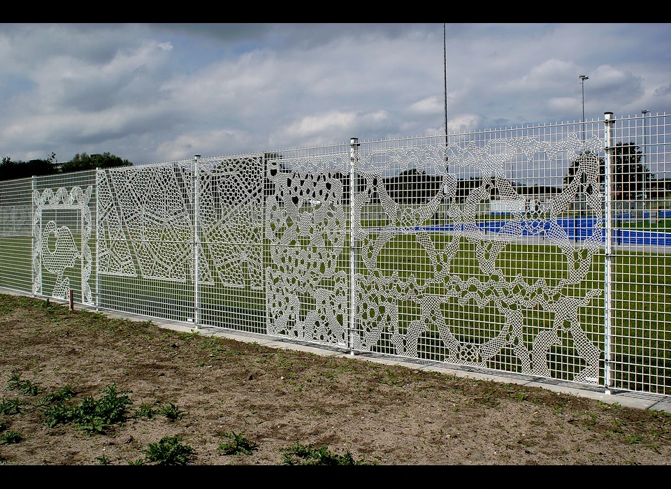 Bijlmerpark kunsthekwerk atletiekbaan (2011)