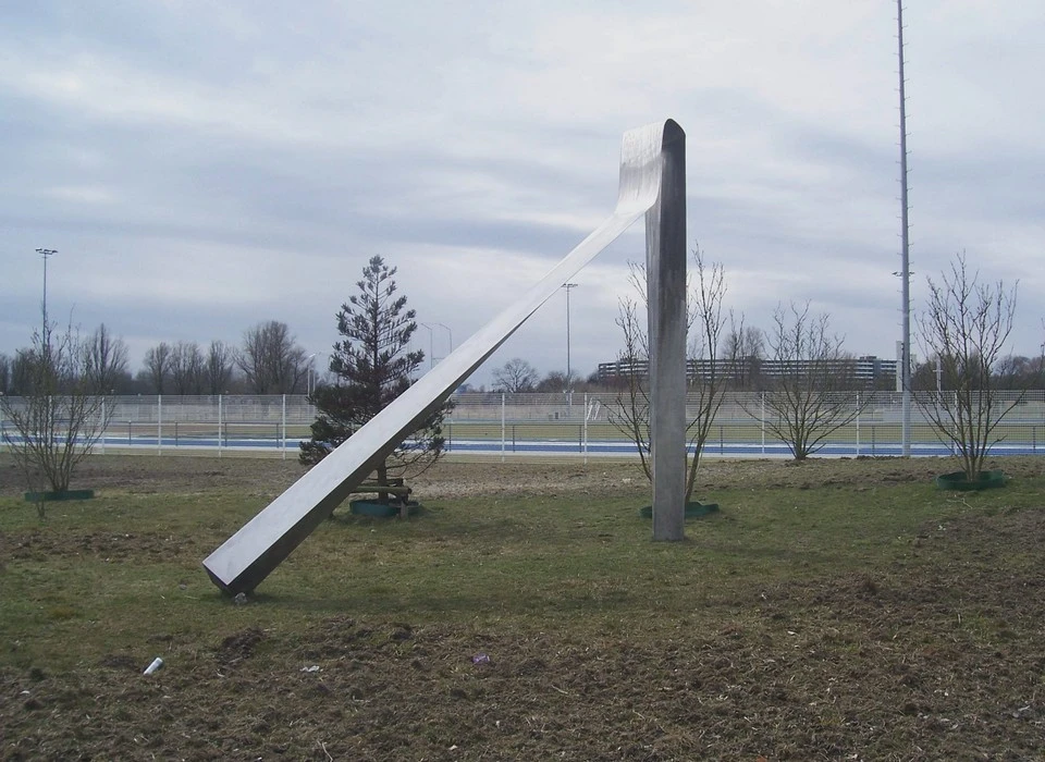 Nelson Mandelapark 'zonder titel' of de paperclip door Evert Strobos (2014)