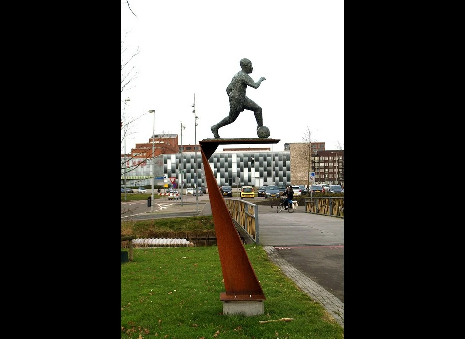 Bijlmerpark Steven van Dorpel (de parel van de Bijlmer) door Nelson Carrilho (2005)