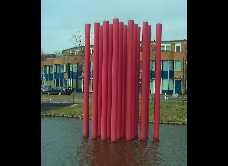 Bijlmerpark ruimtestructuur rode palen door Ewerdt Hilgemann (2013)