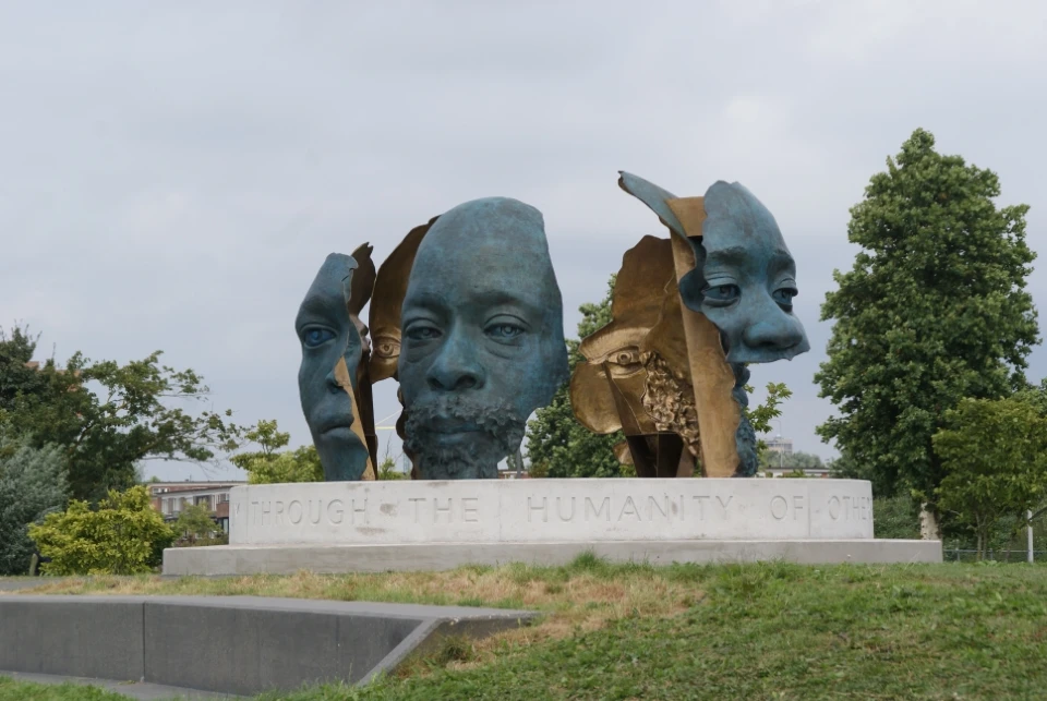 Nelson Mandelapark (voorheen Bijlmerpark) Mandelamonument (2021)