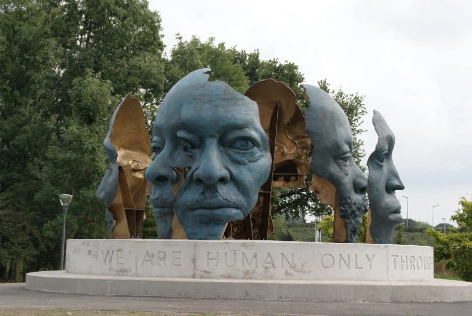 Nelson Mandelapark (voorheen Bijlmerpark) Mandelamonument (2021)