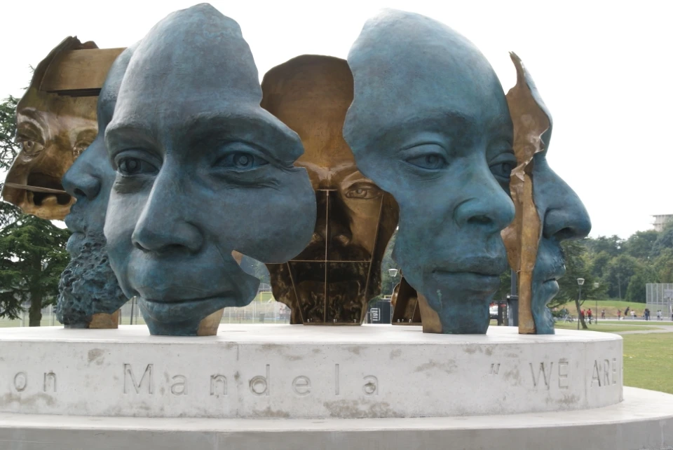 Nelson Mandelapark (voorheen Bijlmerpark) Mandelamonument (2021)