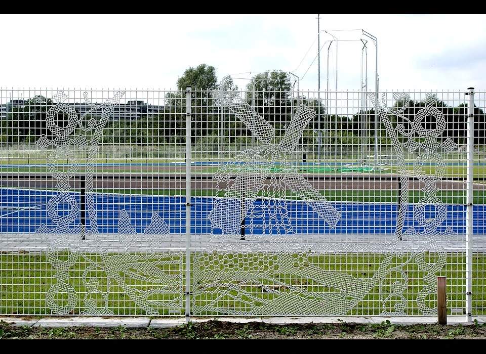 Bijlmerpark kunsthekwerk atletiekbaan (2011)