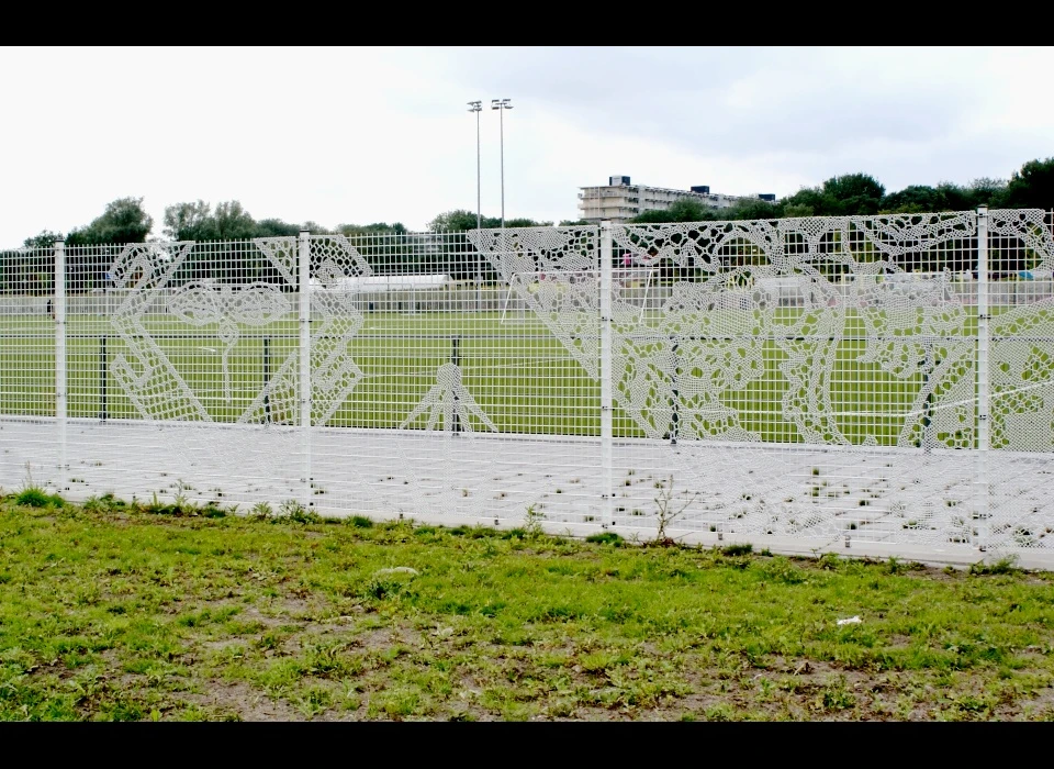 Bijlmerpark kunsthekwerk voetbalveld (2011)