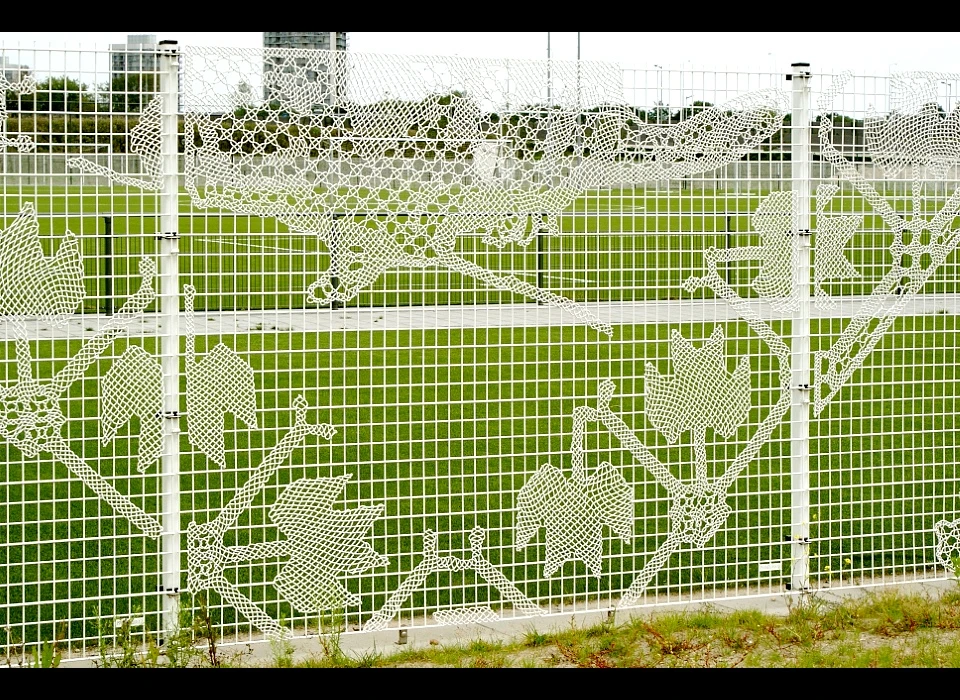 Bijlmerpark kunsthekwerk voetbalveld (2011)