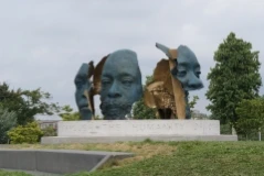 'Bijlmerpark, Mandelapark, Nelson Mandelamonument