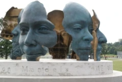 'Bijlmerpark, Mandelapark, Nelson Mandelamonument