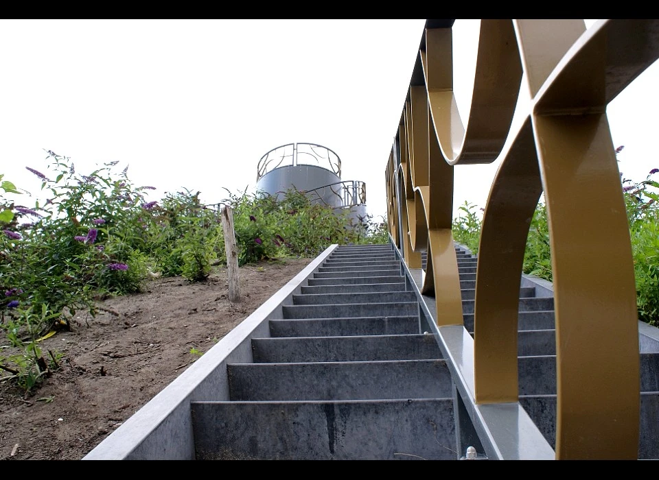 Bijlmerpark opgang naar vlinderheuvel (2011)