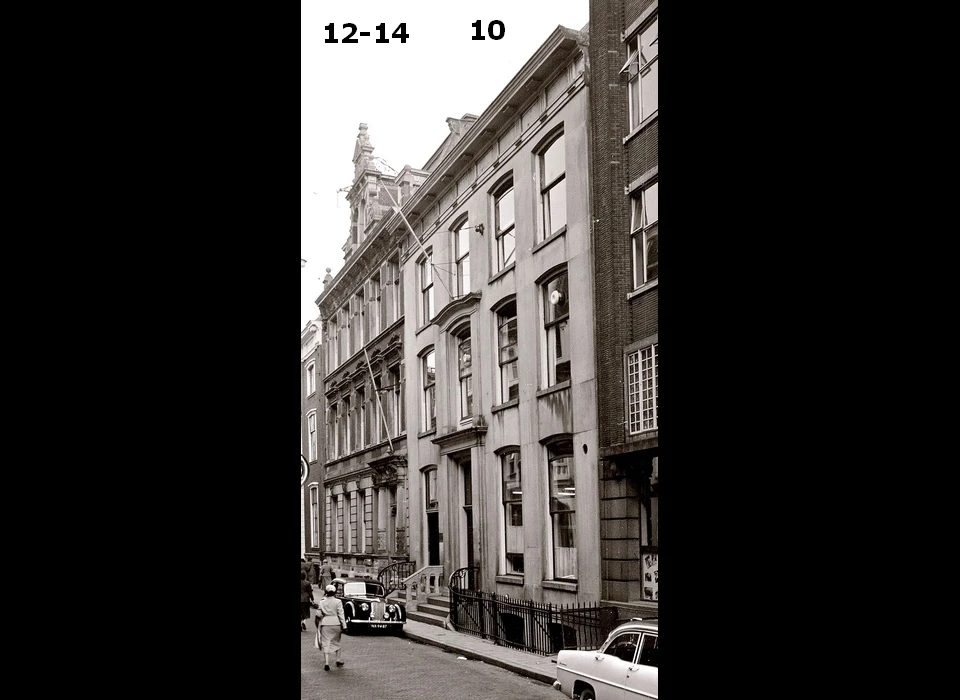 Nieuwe Doelenstraat 10, 12-14 Op 10 was langere tijd het kantoor van handelshuis Geo Wehry (1956)