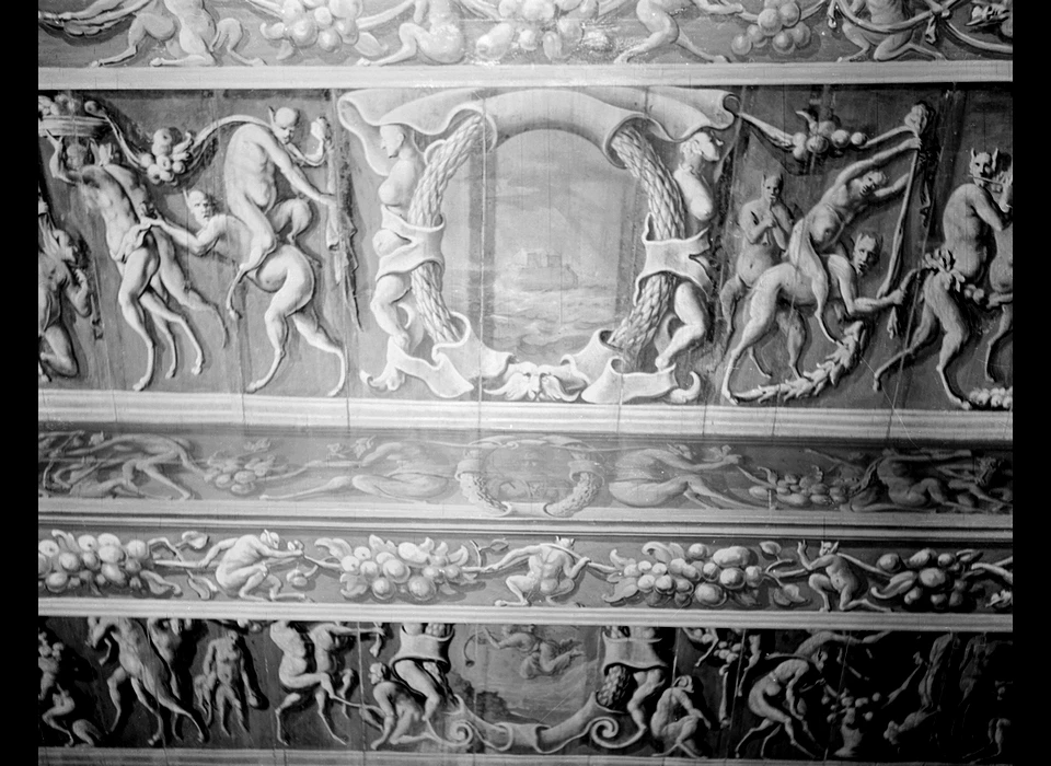 Nieuwe Doelenstraat 16 beschildering plafond voor de restauratie (1966)