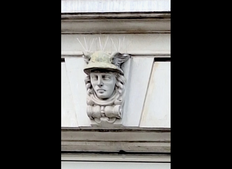 Nieuwe Doelenstraat 12-14 geveldetail voorgevel kop (2025)