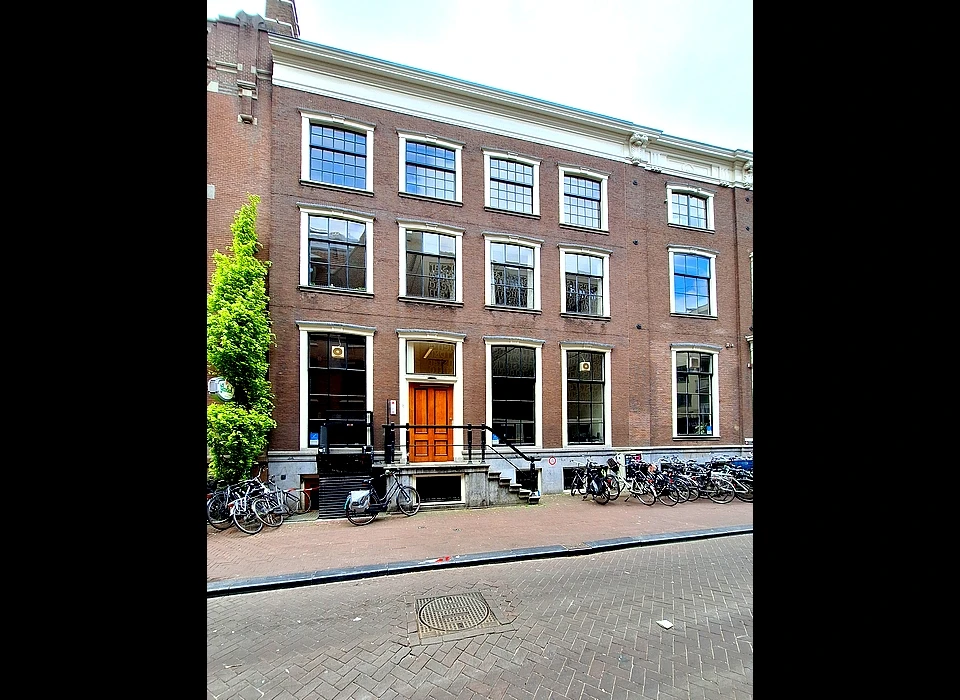Nieuwe Doelenstraat 18 hier woonde Rembrandt direct na zijn huwelijk met Saskia enkele jaren (2025)