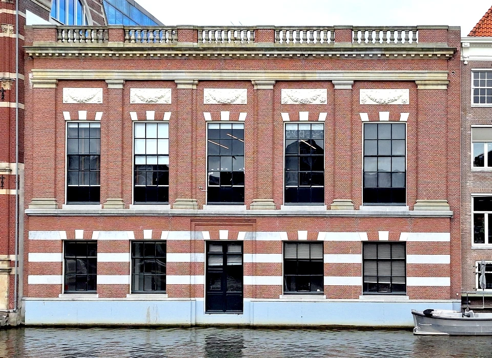 Nieuwe Doelenstraat 16-18 achterzijde langs Amstel (2025)