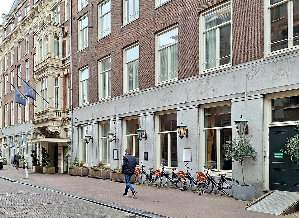 Nieuwe Doelenstraat 24 Doelenhotel voorgevel (2025)