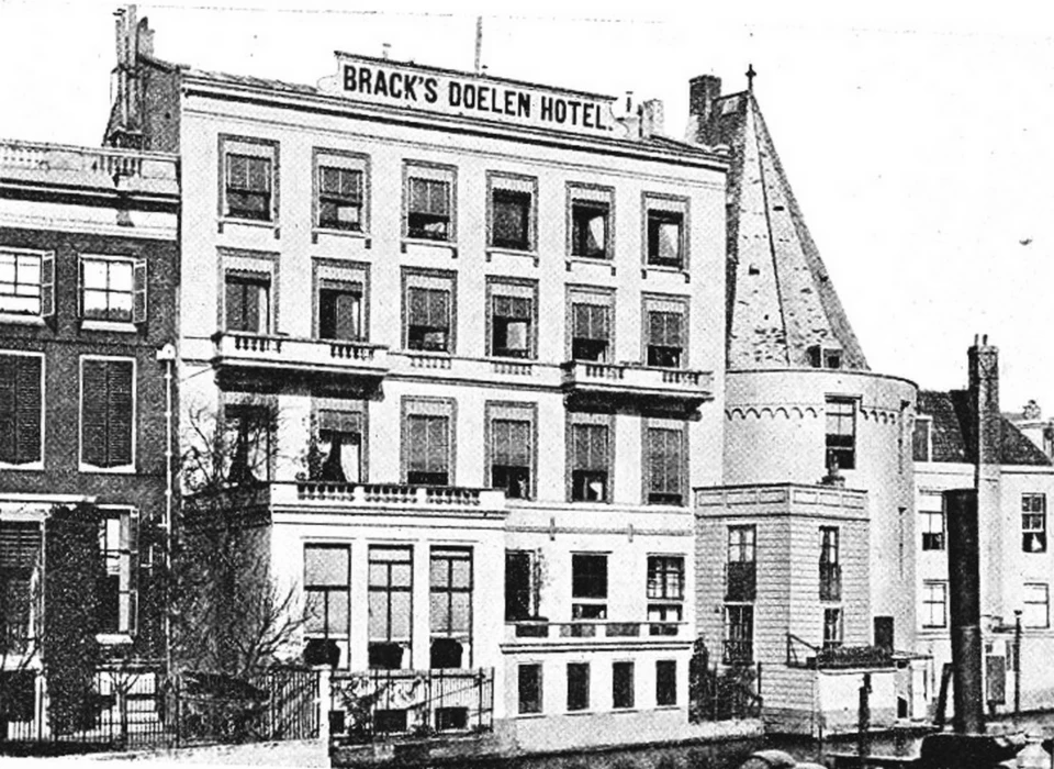 Nieuwe Doelenstraat 24 Brack's Doelenhotel (nieuw) Amstelzijde (1880)