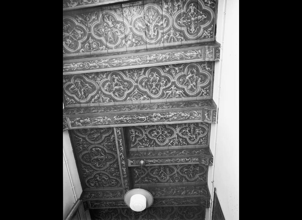Nieuwe Doelenstraat 16 beschildering plafond voor de restauratie (1959)