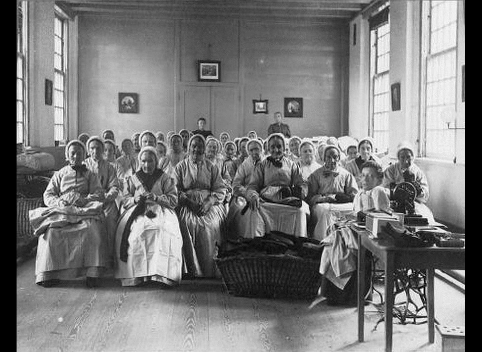 Nieuwe Keizersgracht 120 1910 groepsfoto Luthers Diaconiehuis