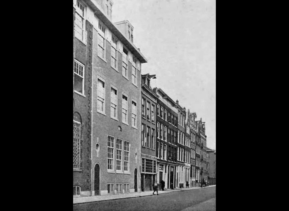 Nieuwe Kerkstraat 131-139 1924 Oudeliedenhuis