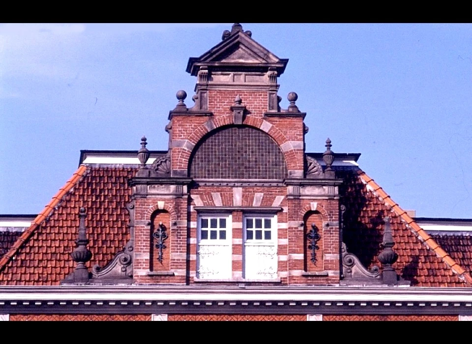 Nieuwe Keizersgracht 1a Van Limmikstichting geveltop