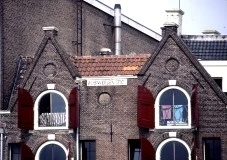 Nieuwe Uilenburgerstraat 1