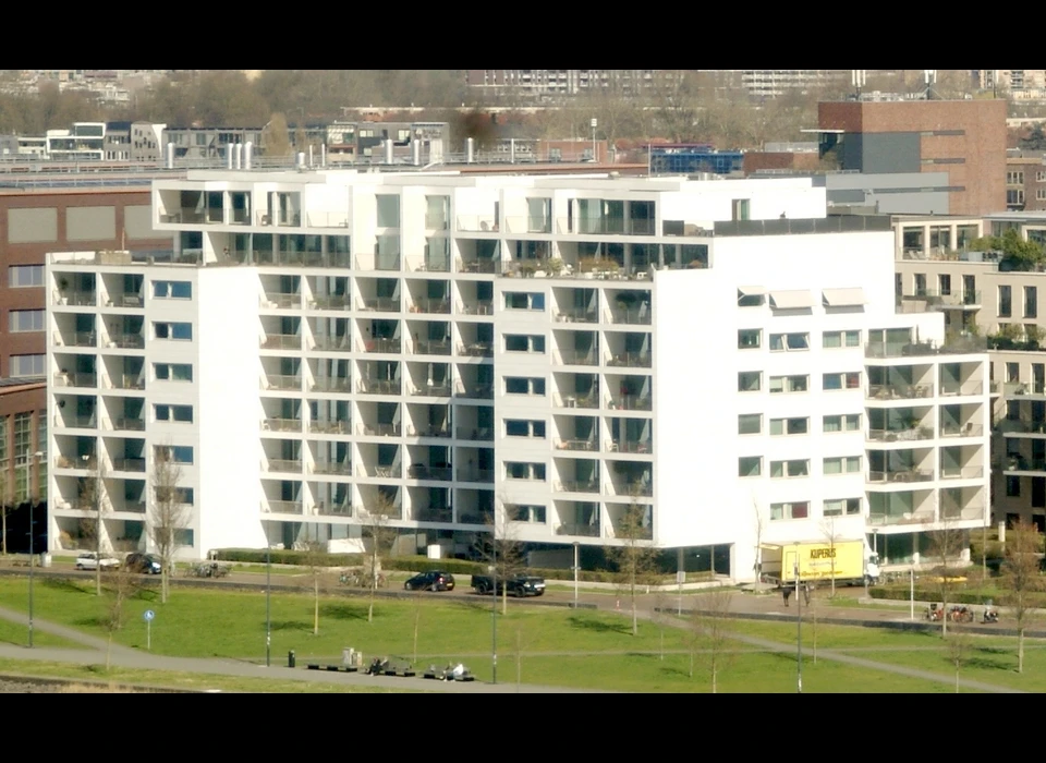 Overhoeksparklaan 130-290 gebouw De Europa vanaf De Ruijterkade 7 (2017)