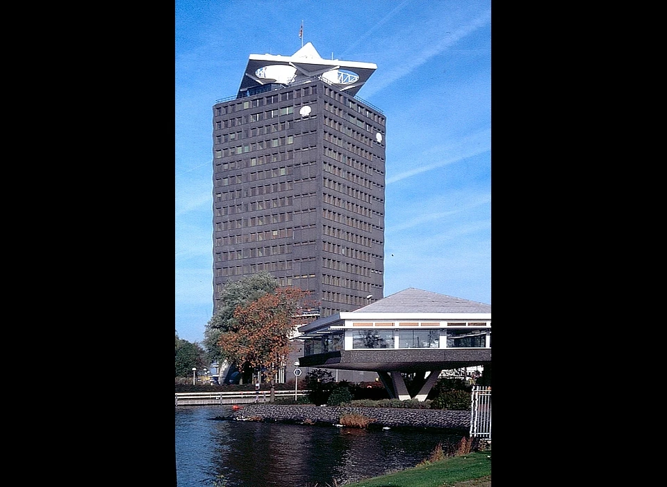 Badhuisweg 3 toren Overhoeks en Shellkantine (1996)