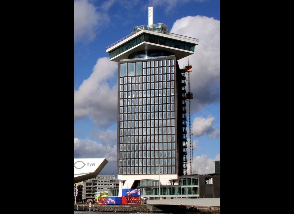 Overhoeksplein 1 toren Overhoeks tijdens verbouwing (2016)