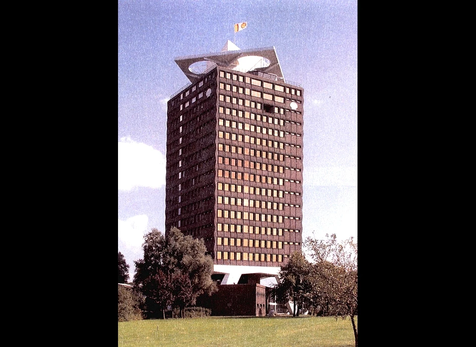 Badhuisweg 3 toren Overhoeks (2003)