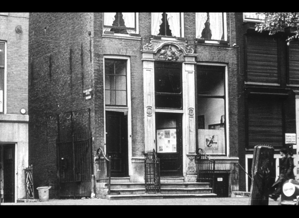 Oudezijds Voorburgwal  136 1950 onderpui