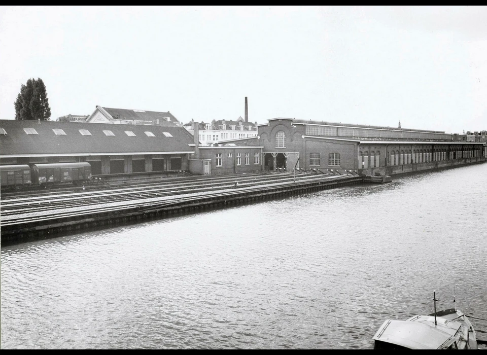 Plantage Doklaan goederenloodsen naar Nieuwe Herengracht (1973)