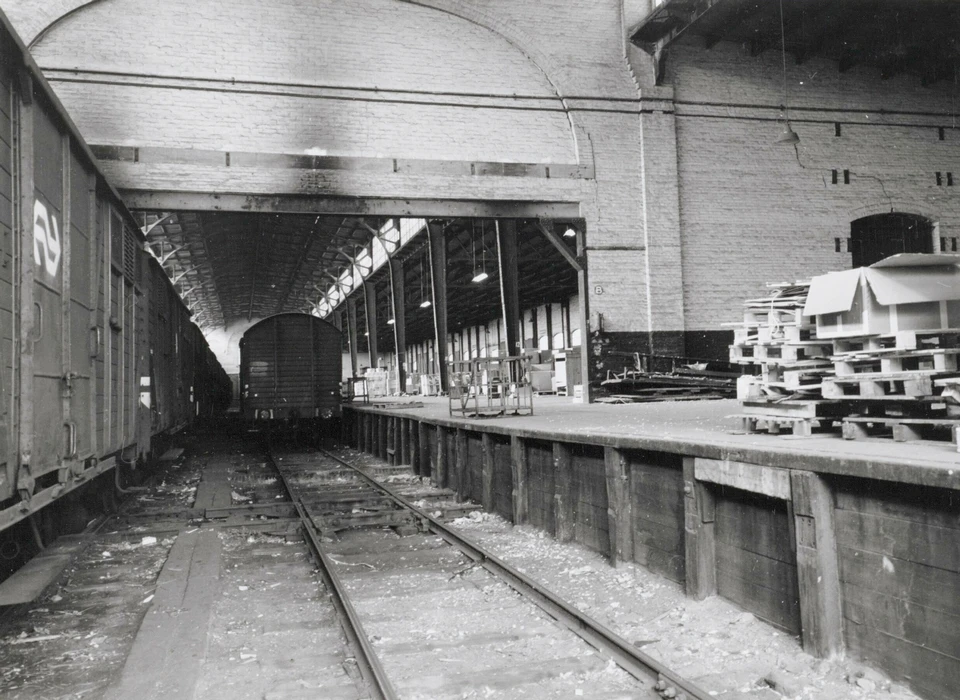 Plantage Doklaan laadperron goederenloods (1973)