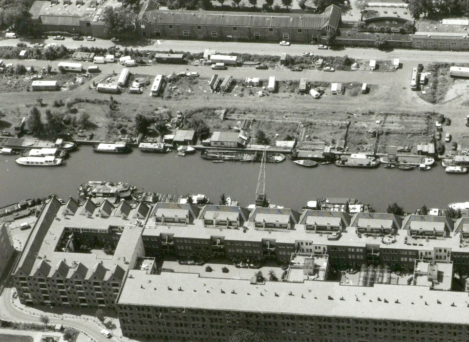 Plantage Doklaan boven, onder bebouwing Entrepotdok (1987)