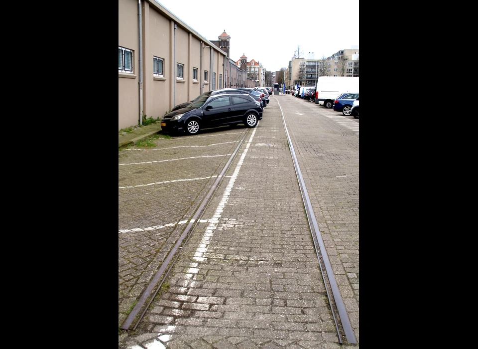Plantage Doklaan restant treinrails op parkeerterrein naast Artis (2023)