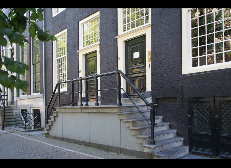 Raamgracht 6-8  onderpui -geveldetail- (2022)