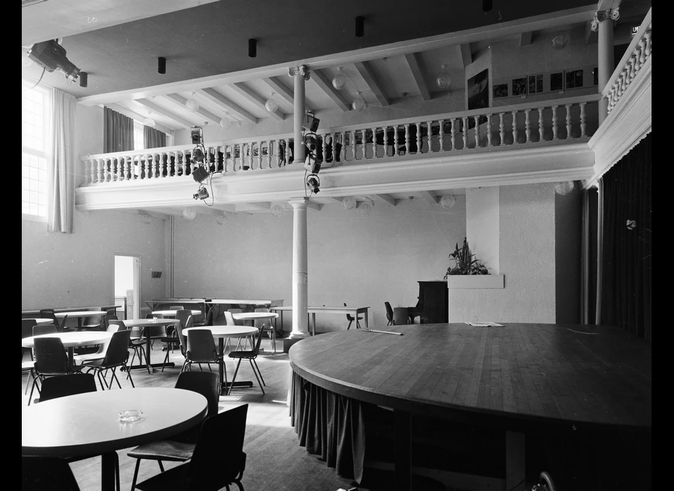 Raamgracht 6-8 interieur voormalige huis(schuil)kerk (1968)