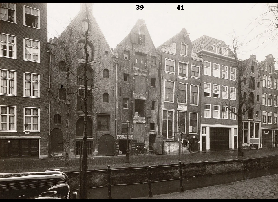 Recht Boomssloot 39-41 Op 39 is een lompen en oude metalenhandelaar (1937)