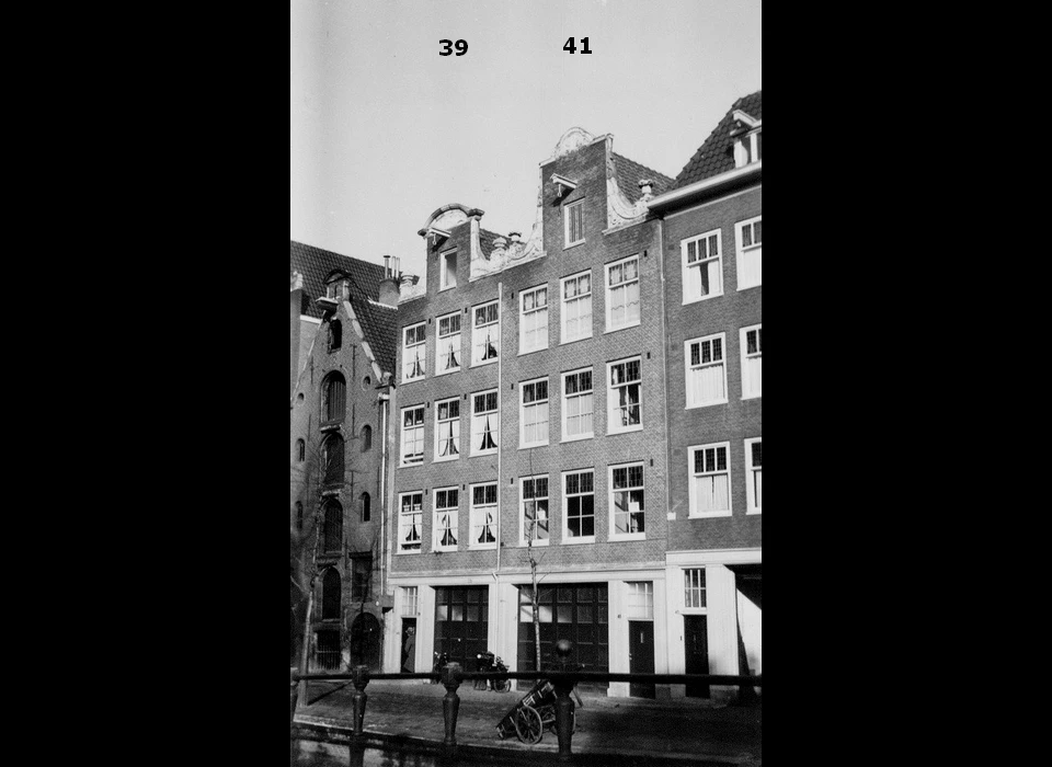 Recht Boomssloot 39-41 Na de herbouw als 'Van Houten-panden' (1939)
