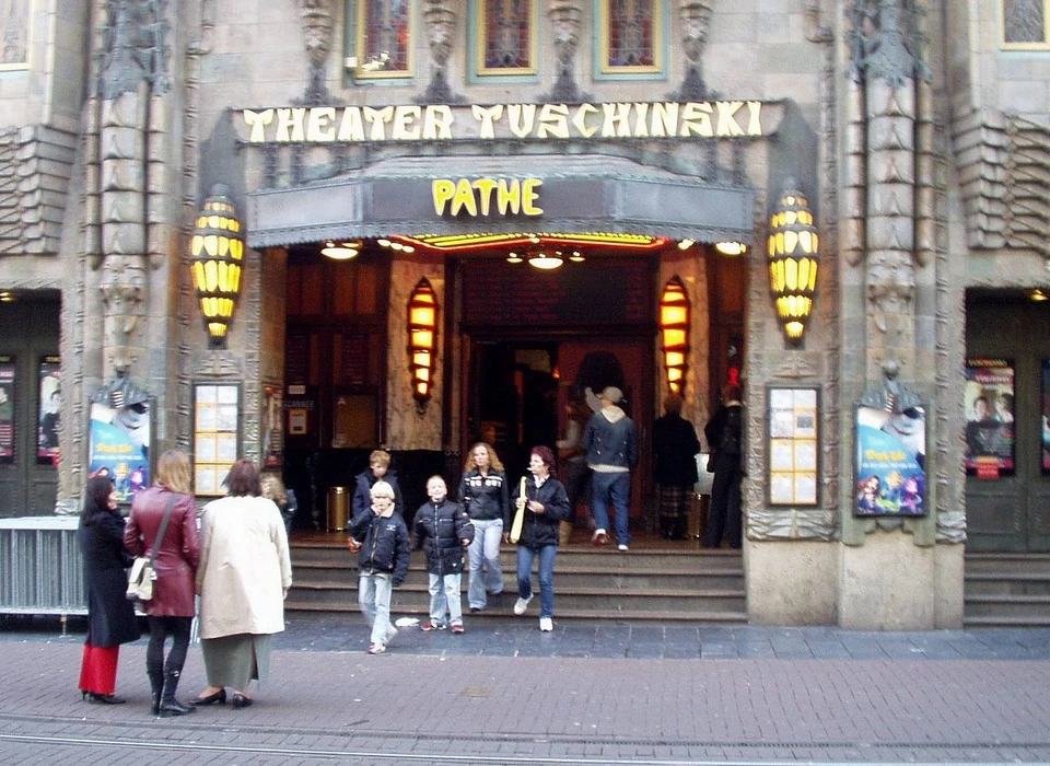 Reguliersbreestraat 26-28 theater Tuschinski entree (2004)
