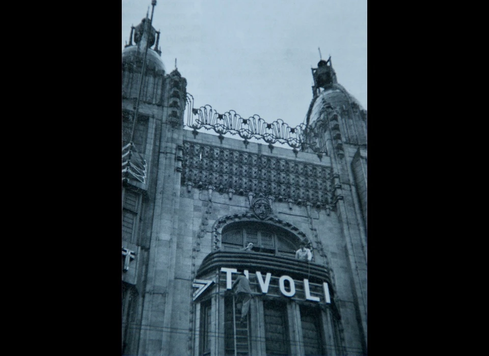 Reguliersbreestraat 26-28 theater Tuschinski als Tivoli (1941)