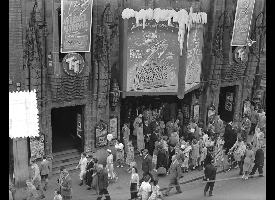 Reguliersbreestraat 26-28 theater Tuschinski (1951)