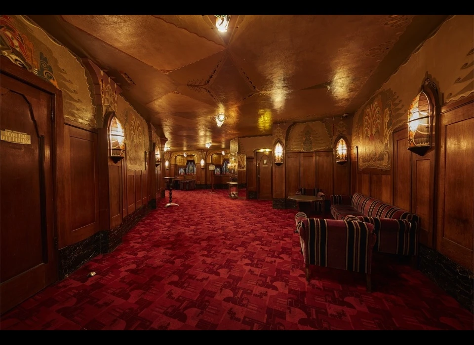 Reguliersbreestraat 26-28 theater Tuschinski wandelgang begane grond (2019)